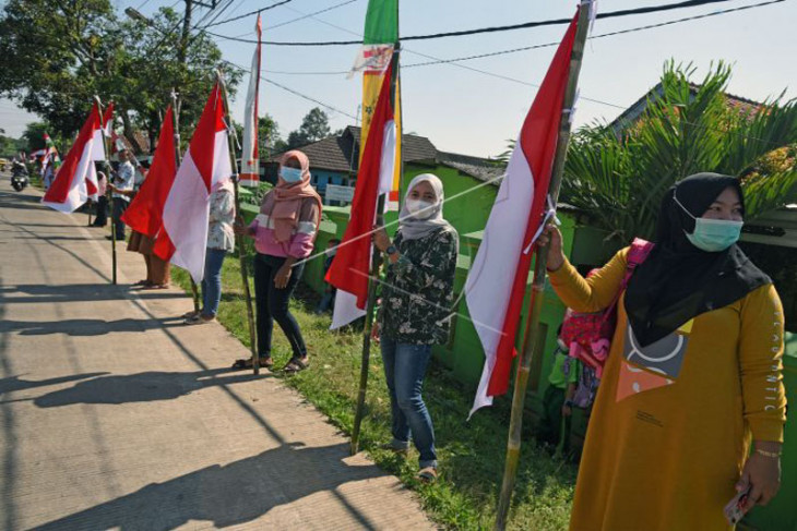 Gerakan pengibaran 1000 bendera merah putih