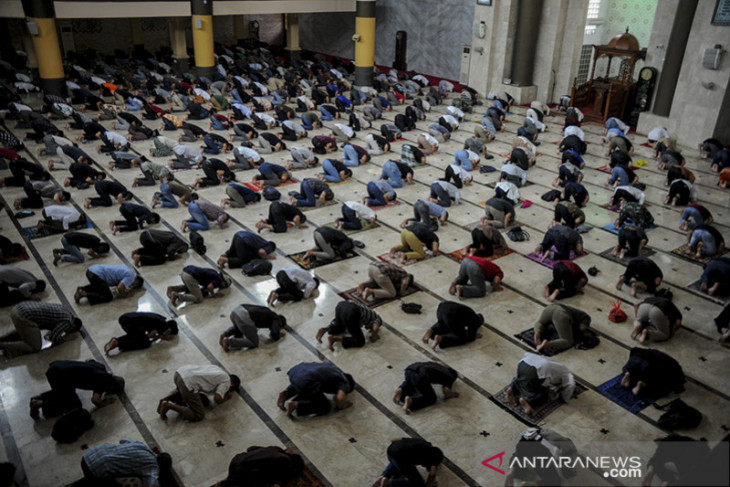 Shalat Jumat di Masjid Raya Bandung kembali digelar 