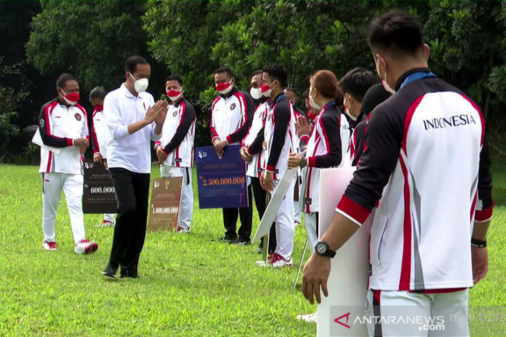 Presiden Jokowi serahkan bonus untuk para atlet Olimpiade Tokyo 2020