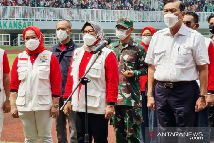 Luhut naikkan target vaksinasi COVID-19 di Bogor jadi 100 ribu per hari