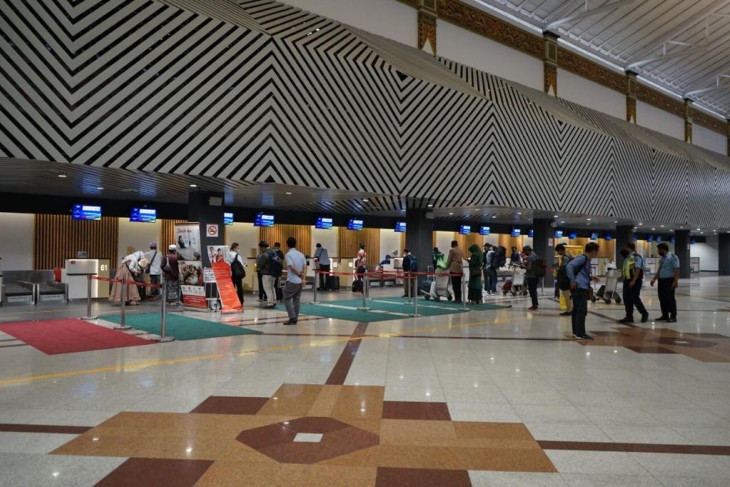 Jumlah penumpang Bandara Juanda semester pertama turun 22 persen
