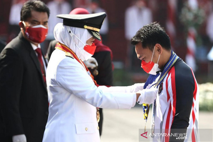 Atlet Eko Yuli Irawan dianugerahi lencana Jer Basuki Mawa Beya Emas