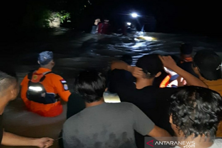 Basarnas berhasil evakuasi puluhan mahasiswa terjebak di gunung Konawe