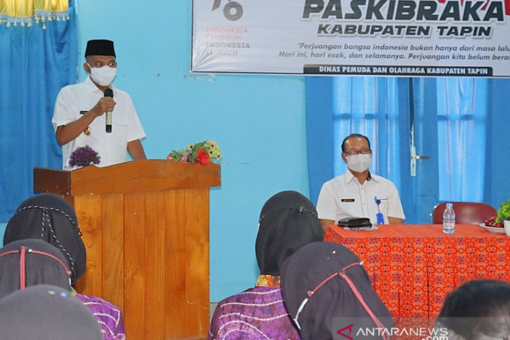 Wakil Bupati Tapin kukuhkan anggota Paskibraka jadi duta pancasila