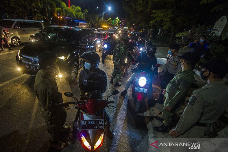 Sosialisasi Pengetatan Di Pintu Masuk Kota Banjarmasin