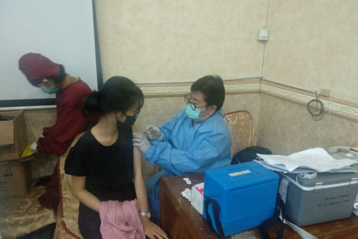 DPRD Provinsi Jambi gelar vaksinasi massal