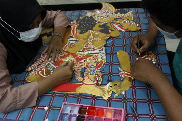 Produksi wayang kulit