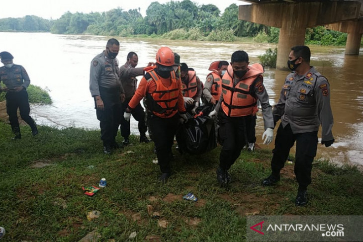 SAR temukan jasad pria yang melompat dari jembatan di Bungo