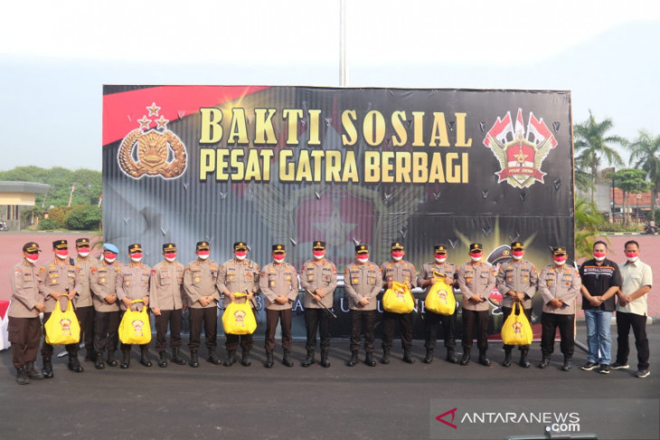 Alumni Akpol Angkatan 93 Pesat Gatra berbagi pada masyarakat terdampak COVID-19 di Banten - Vimarsana News