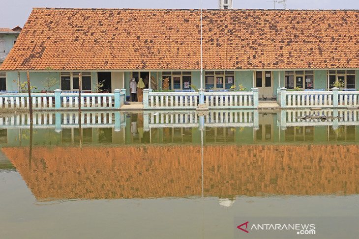 Sekolah terdampak banjir rob 