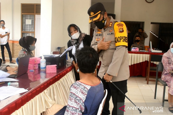Polres Merangin bersama Apdesi vaksinasi sampai ke peloksok desa