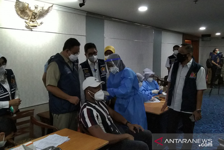 300 foreigners receive first COVID-19 dose at Jakarta City Hall
