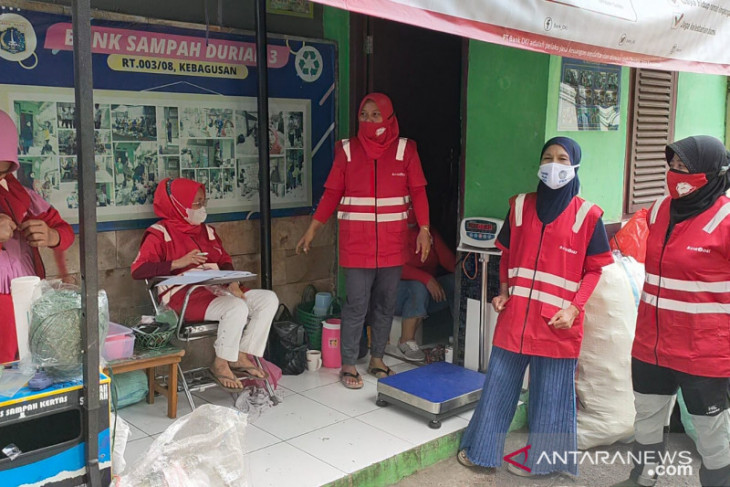 Limbah anorganik bisa diuangkan Rp250-Rp68 ribu perkilogram di bank sampah