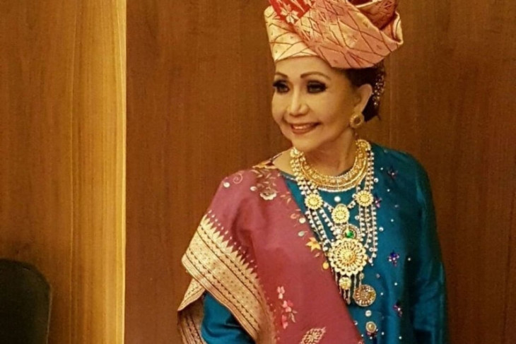 Elly Kasim penyanyi legendaris Minang tutup usia