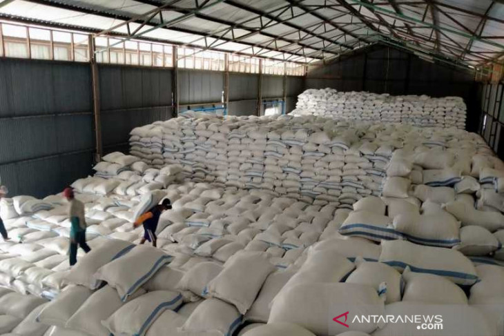 Stok beras di Bulog Putussibau masih 242,6 ton