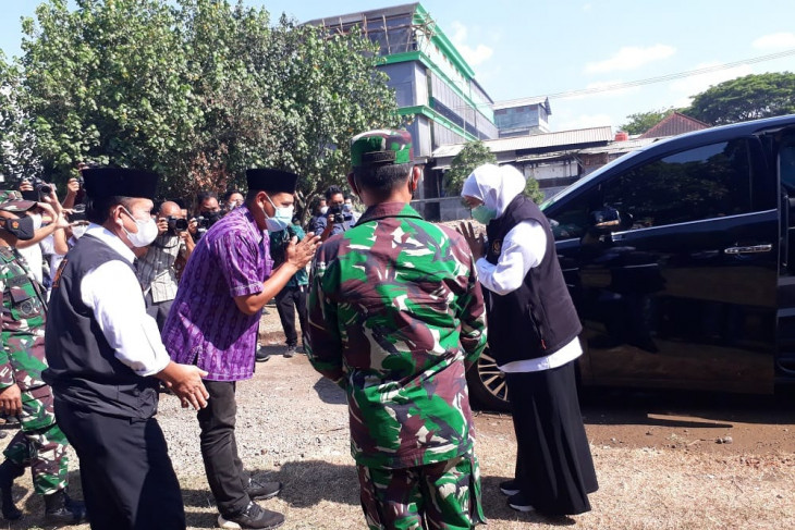 Gubernur Jatim Tinjau Vaksinasi Santri di Kediri