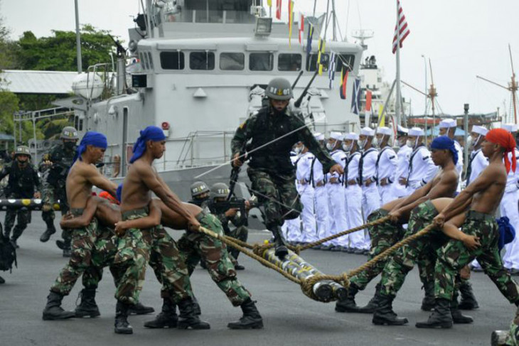 Atraksi kemampuan dan ketangkasan prajurit TNI AL