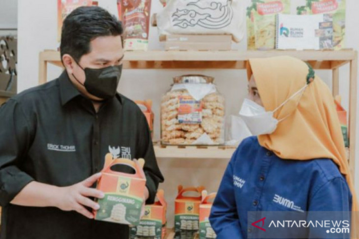 Kunjungan ke Cirebon, Menteri BUMN apresiasi PLN dukung 8 ribu UMKM hadapi pandemi