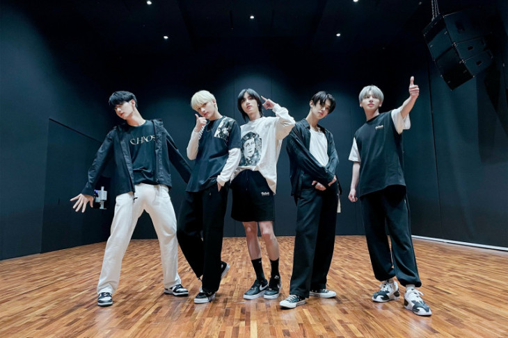 TXT 10 besar tangga album utama Billboard