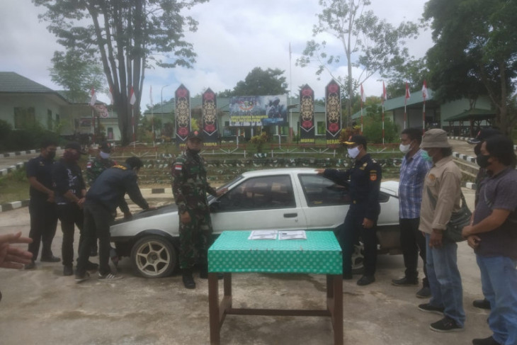 TNI gagalkan penyeludupan mobil di batas RI-Malaysia wilayah Kapuas Hulu