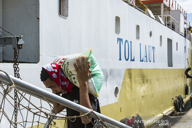 FOTO - Kapal Perintis & Tol Laut Beroperasi Lagi 