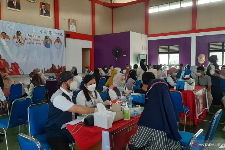 Sebanyak 2.400 orang mengikuti vaksin di PMI Tangerang