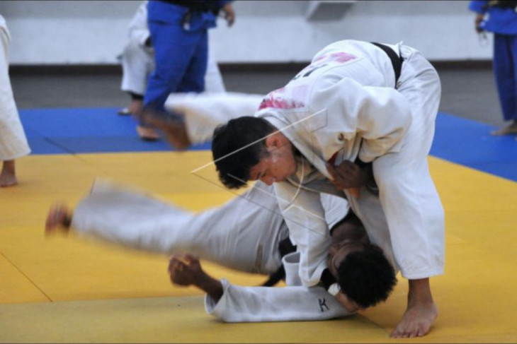 Latihan atlet Judo menjelang PON