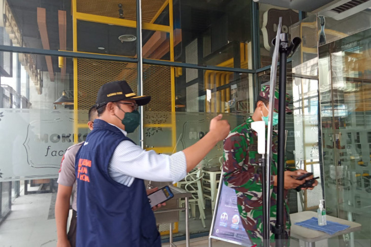 Pengawasan prokes di pusat perbelanjaan Kota Sukabumi ditingkatkan