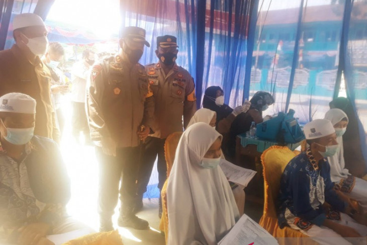 Kapolres Palas monitoring Vaksinasi COVID-19 Santri Ponpes AL - Mukhlisin Sibuhuan