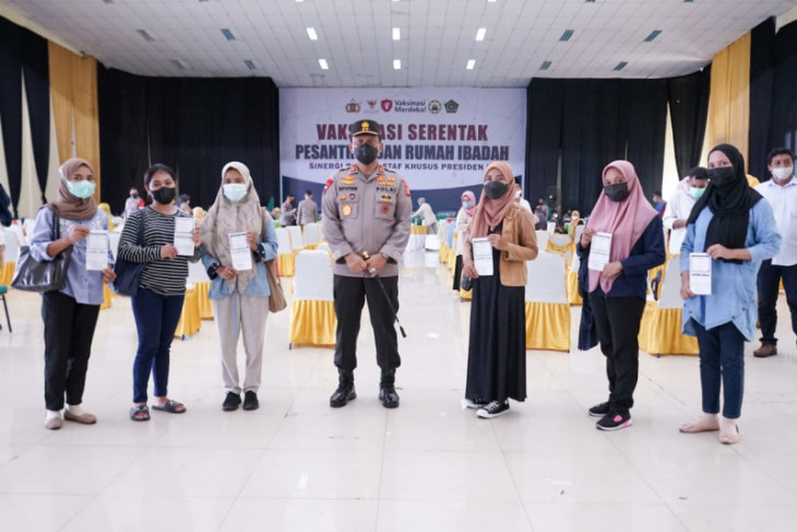Malut targetkan vaksinasi COVID-19 bagi 2.000 warga dosis per hari begini penjelasannya