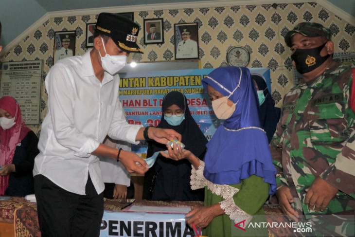 Saidi Mansyur salurkan BLT dana desa ke delapan kali