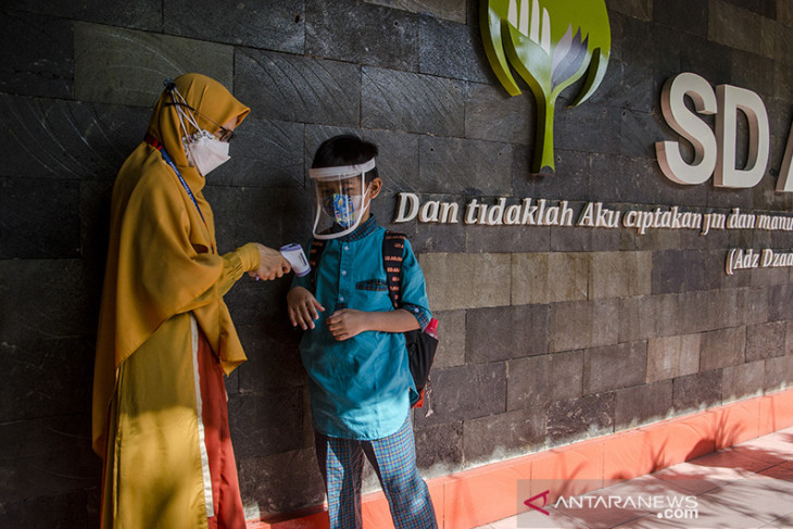 Sekolah tatap muka terbatas di Bandung 