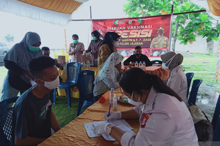 Ratusan warga Leihitu ikut serbuan vaksinasi presisi merdeka siwalima perangi corona