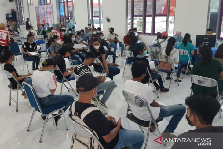 Vaksinasi massal PMI Maluku-ICRC di Ambon targetkan 700 orang perangi corona