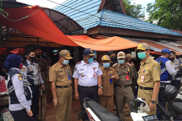 Diskopdag Tanah Laut pasang portal di Pasar Manuntung Berseri