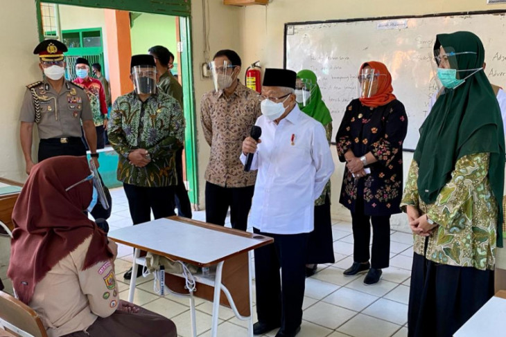 Wapres bersama Mendikbudristek tinjau PTM terbatas di Bogor