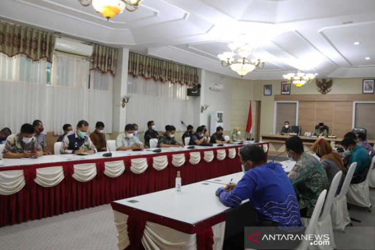 Penerima bansos APBD dan desa di HSS wajib divaksin