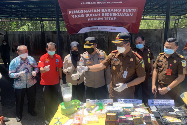 Kejari Balangan musnahkan barang bukti 72 kasus hukum