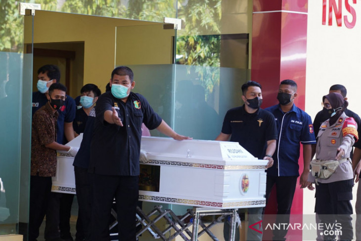 Kemenkumham serahkan dua jenazah korban kebakaran Lapas Tangerang pada pihak keluarga