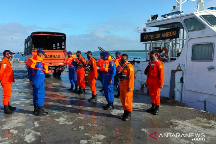 Tim SAR rencanakan evakuasi 5 ABK korban KM Hentri terbakar ke Tual begini penjelasannya