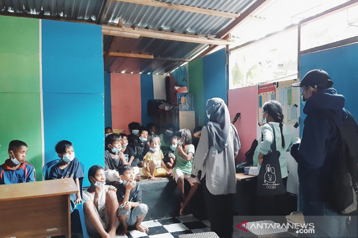 Komunitas perempuan berikan penyuluhan kepada anak jalanan di Ambon antisipasi kekerasan