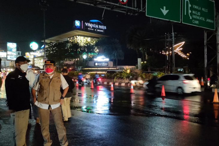 Sejumlah kendaraan langgar ketentuan ganjil genap di Puncak