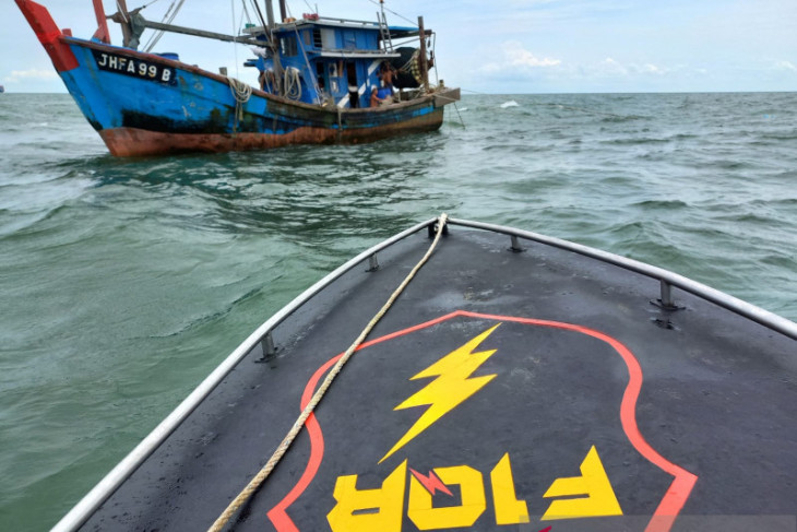 Bakamla tangkap kapal ikan  secara ilegal asal Malaysia di Perairan Karimun