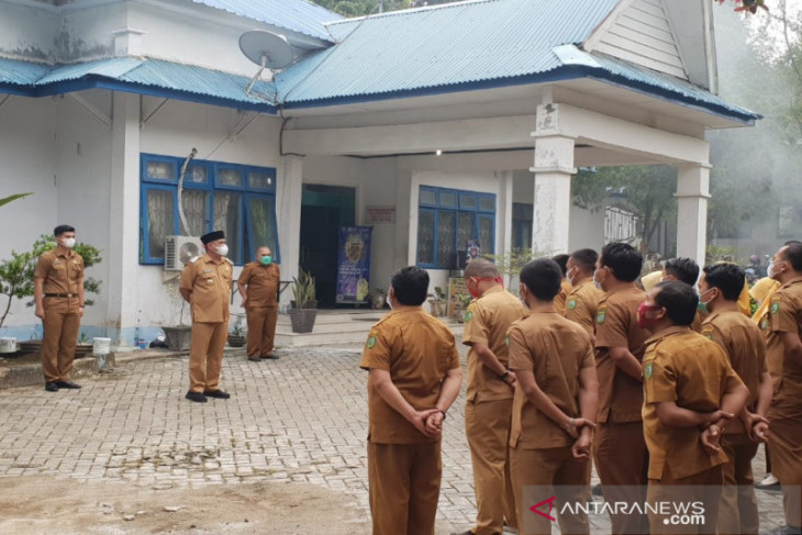 Bupati Madina motivasi tenaga kesehatan lawan COVID-19