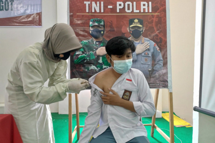 Polres Paser gelar vaksin bagi pelajar SMAN 1 Tanah Grogot