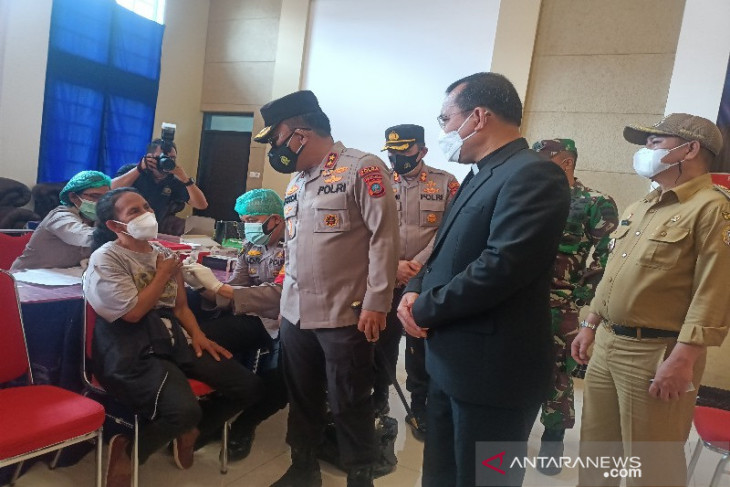Kapoldasu tinjau vaksinasi dosis pertama 5000 jemaat HKBP