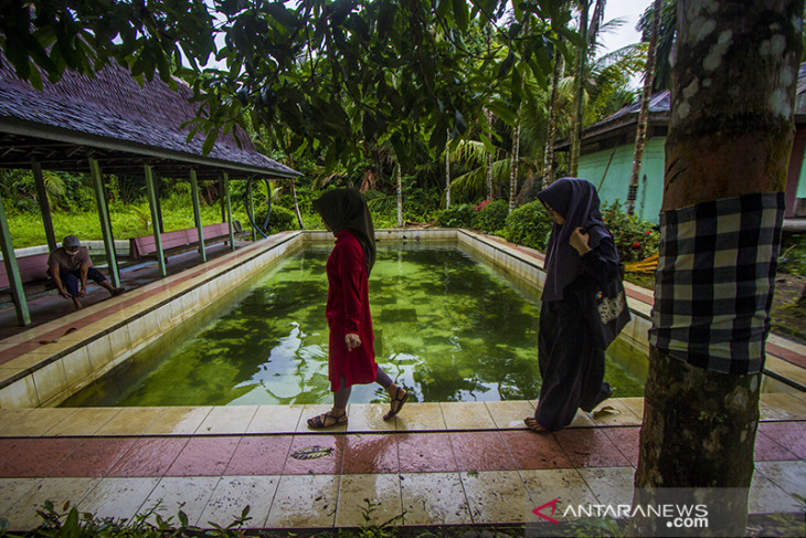 Obyek Wisata Air Panas Di Kalsel Terbengkalai