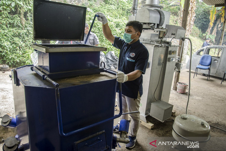 Pengembangan mesin pengolah sampah di Bandung