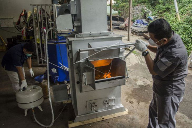 Pengembangan mesin pengolah sampah di Bandung