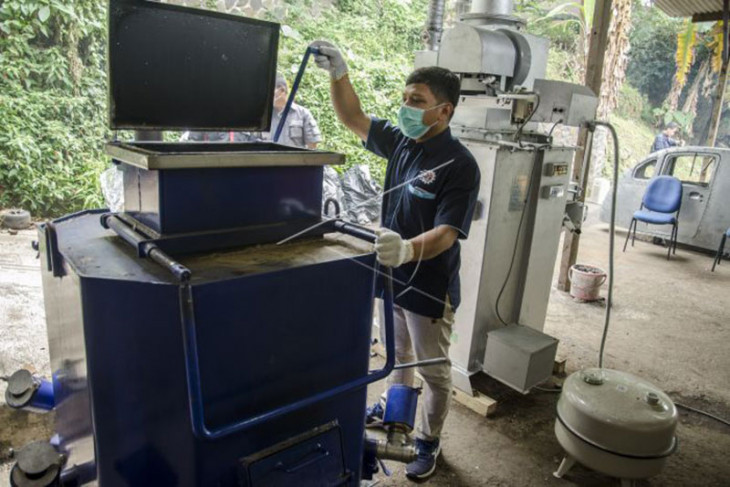 Pengembangan mesin pengolah sampah di Bandung